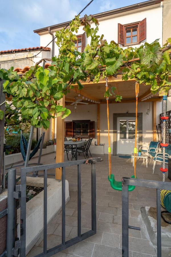 Holiday House Nova Stara Baska Exterior photo