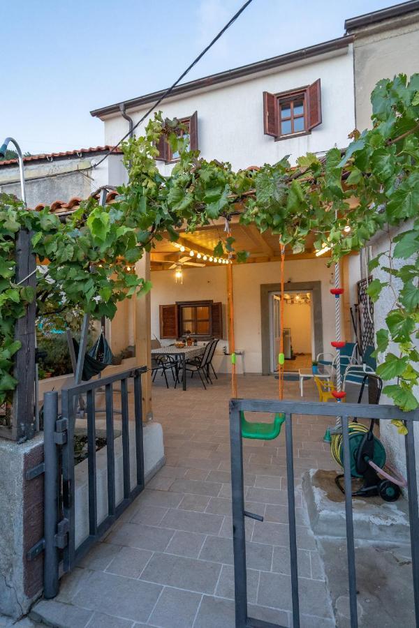 Holiday House Nova Stara Baska Exterior photo